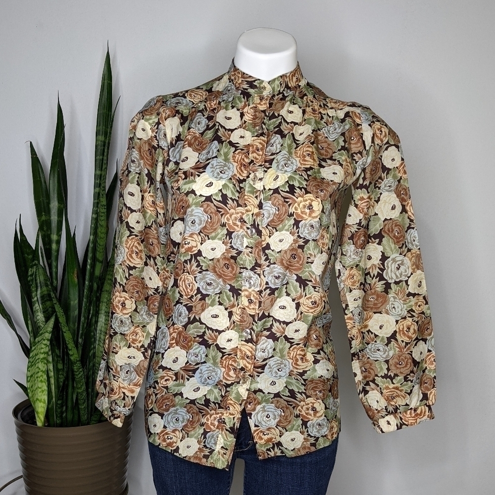 ✨3/$15 Vintage Reve neutral tone floral button up M
